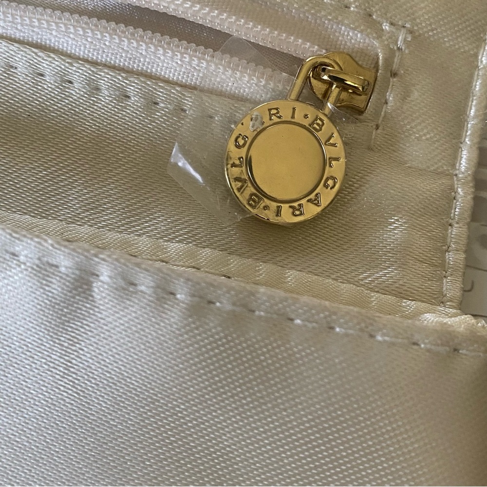 Bvlgari Ivory Satin Clutch Emirates Toiletries Amenity Pouch with Logo Gold Ring - Picture 11 of 15